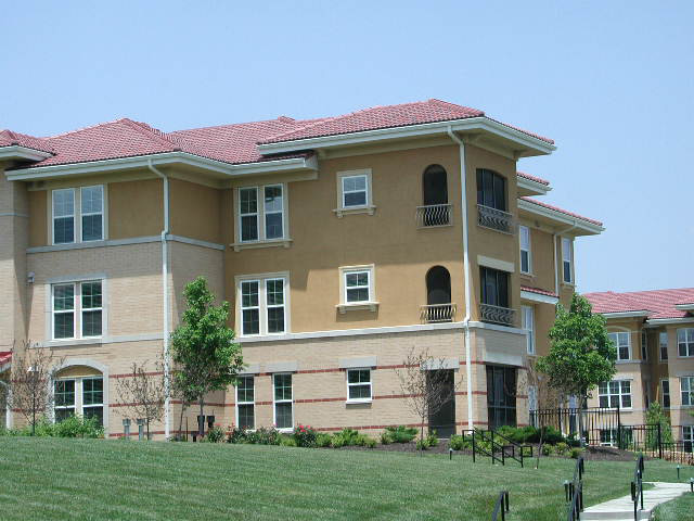 photo of an apartment building 