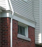 residential building with horizontal change of materials 
